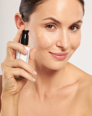 Nutridome brightening moisturising foundation with hyaluronic acid for very fair skin