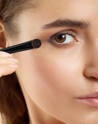 Nutridome eyeshadow brush with flat rounded synthetic bristles - 2