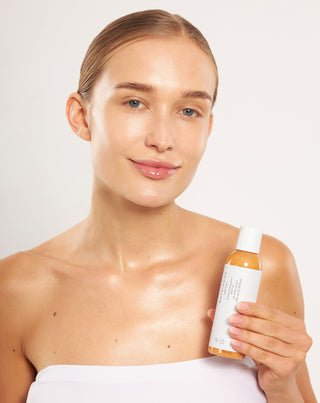 Nutridome illuminating body oil with a glow effect with jojoba oil and argan oil