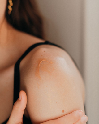 Radiance-Boosting Body and Face Lotion for Natural Tan Be Organic
