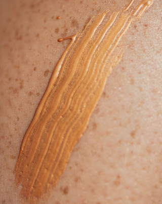 Radiance-Boosting Body and Face Lotion for Natural Tan Be Organic